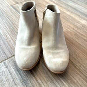 Diba Suede Ankle boot Size 6.5